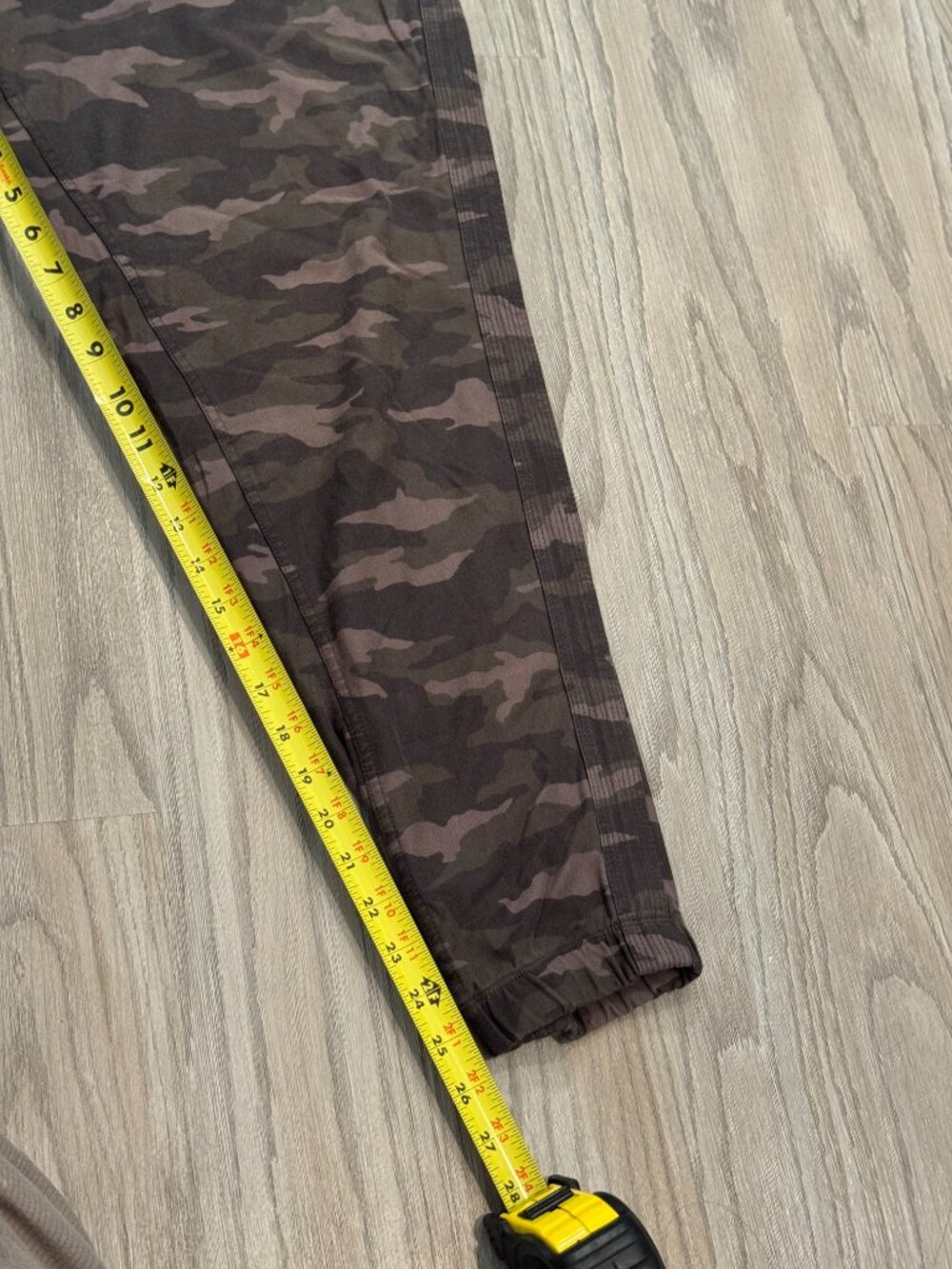 Athleta Camo Farallon Jogger, Black Olive Camo SIZE 16 - Picture 4 of 9
